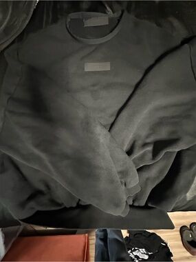 Men's Medium Essential’s pull over hoodie